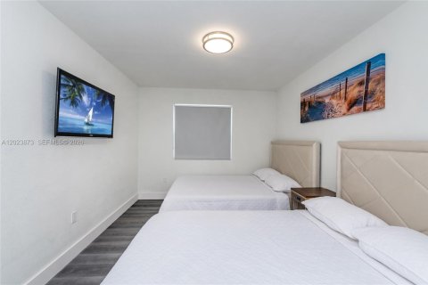 Casa en alquiler en Miami, Florida, 5 dormitorios, 149.02 m2 № 2085035 - foto 14