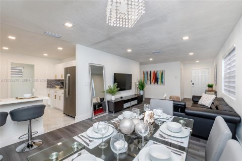Casa en alquiler en Miami, Florida, 5 dormitorios, 149.02 m2 № 2085035 - foto 18