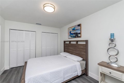 Casa en alquiler en Miami, Florida, 5 dormitorios, 149.02 m2 № 2085035 - foto 15