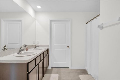 Villa ou maison à louer à Wimauma, Floride: 5 chambres, 248.42 m2 № 2416320 - photo 12