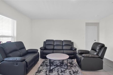 Villa ou maison à louer à Wimauma, Floride: 5 chambres, 248.42 m2 № 2416320 - photo 8