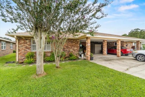 Duplex in Lakeland, Florida 3 bedrooms, 165.64 sq.m. № 1912955 - photo 1