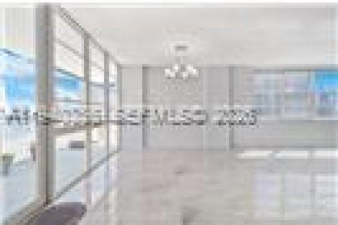 Condo in Sunny Isles Beach, Florida, 2 bedrooms  № 1998178 - photo 13
