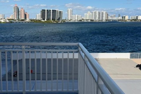 Copropriété à vendre à Sunny Isles Beach, Floride: 2 chambres, 170.01 m2 № 1998178 - photo 20