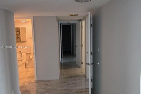 Copropriété à vendre à Sunny Isles Beach, Floride: 2 chambres, 170.01 m2 № 1998178 - photo 25