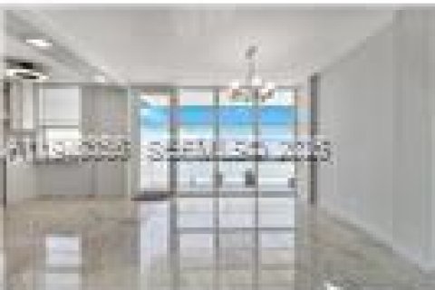 Condo in Sunny Isles Beach, Florida, 2 bedrooms  № 1998178 - photo 12