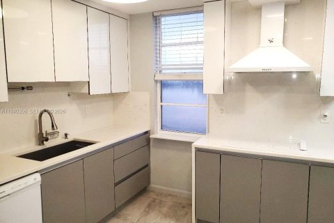 Condo in Sunny Isles Beach, Florida, 2 bedrooms  № 1998178 - photo 6