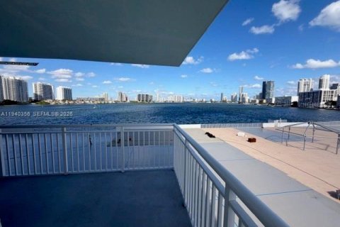 Copropriété à vendre à Sunny Isles Beach, Floride: 2 chambres, 170.01 m2 № 1998178 - photo 22