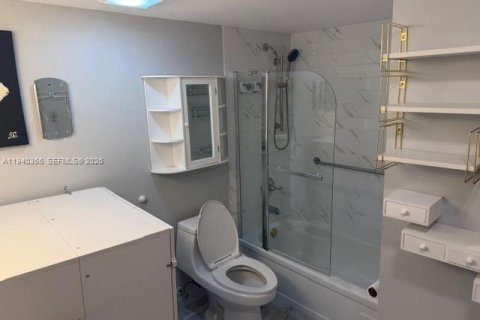 Copropriété à vendre à Sunny Isles Beach, Floride: 2 chambres, 170.01 m2 № 1998178 - photo 23