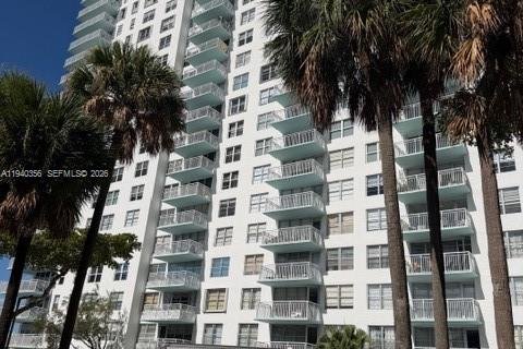 Copropriété à vendre à Sunny Isles Beach, Floride: 2 chambres, 170.01 m2 № 1998178 - photo 18