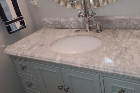 Condo in Sunny Isles Beach, Florida, 2 bedrooms  № 1998178 - photo 3