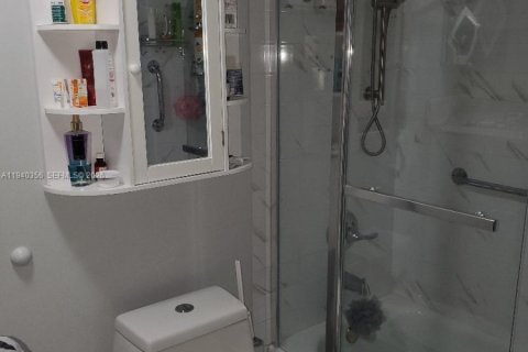 Condo in Sunny Isles Beach, Florida, 2 bedrooms  № 1998178 - photo 5