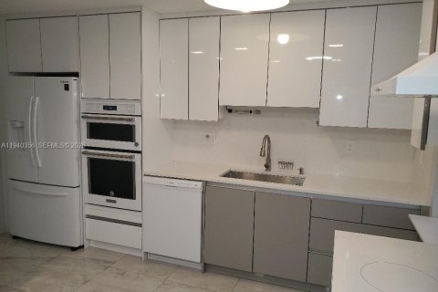 Condo in Sunny Isles Beach, Florida, 2 bedrooms  № 1998178 - photo 7