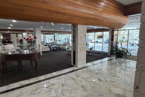 Copropriété à vendre à Sunny Isles Beach, Floride: 2 chambres, 170.01 m2 № 1998178 - photo 16