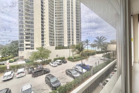 Hotel en venta en Sunny Isles Beach, Florida, 33.44 m2 № 1958958 - foto 10