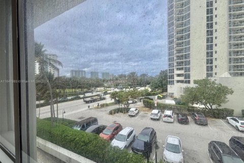 Hotel en venta en Sunny Isles Beach, Florida, 33.44 m2 № 1958958 - foto 11