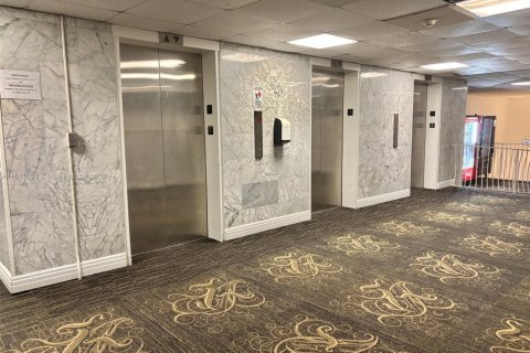 Hotel en venta en Sunny Isles Beach, Florida, 33.44 m2 № 1958958 - foto 23