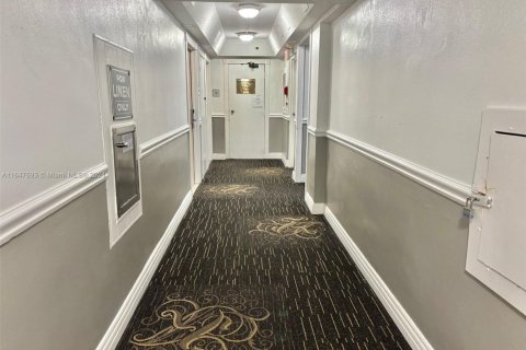 Hotel en venta en Sunny Isles Beach, Florida, 33.44 m2 № 1958958 - foto 24