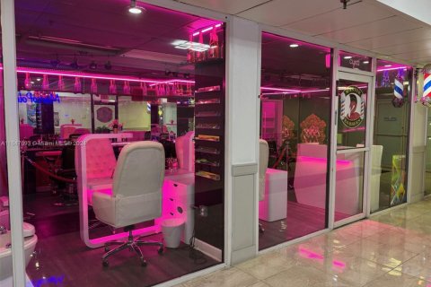 Hotel en venta en Sunny Isles Beach, Florida, 33.44 m2 № 1958958 - foto 22