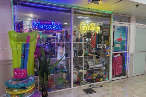 Hotel en venta en Sunny Isles Beach, Florida, 33.44 m2 № 1958958 - foto 21