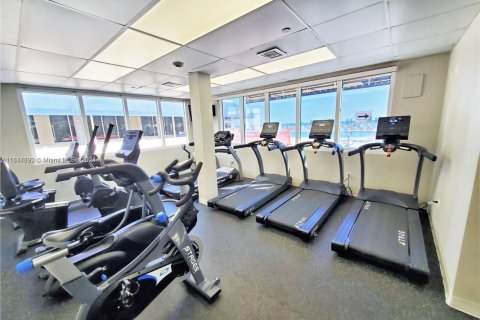 Hotel en venta en Sunny Isles Beach, Florida, 33.44 m2 № 1958958 - foto 19