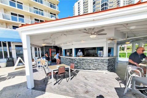 Hotel en venta en Sunny Isles Beach, Florida, 33.44 m2 № 1958958 - foto 16