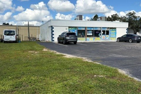 Commercial property in Sarasota, Florida 208.1 sq.m. № 2423596 - photo 2