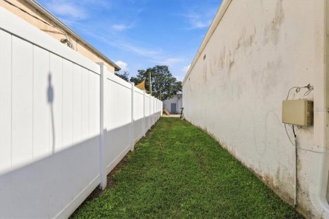 Commercial property in Sarasota, Florida 208.1 sq.m. № 2423596 - photo 28
