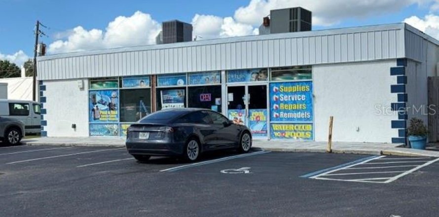 Commercial property in Sarasota, Florida 208.1 sq.m. № 2423596
