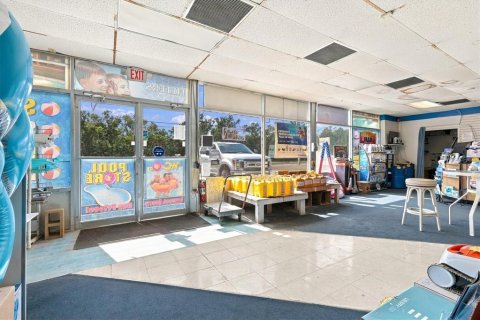 Commercial property in Sarasota, Florida 208.1 sq.m. № 2423596 - photo 7