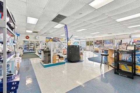 Commercial property in Sarasota, Florida 208.1 sq.m. № 2423596 - photo 6