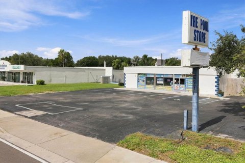 Commercial property in Sarasota, Florida 208.1 sq.m. № 2423596 - photo 3