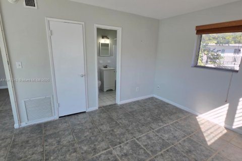 Condo in Fort Lauderdale, Florida, 1 bedroom  № 1972233 - photo 13