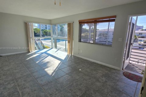 Condo in Fort Lauderdale, Florida, 1 bedroom  № 1972233 - photo 5