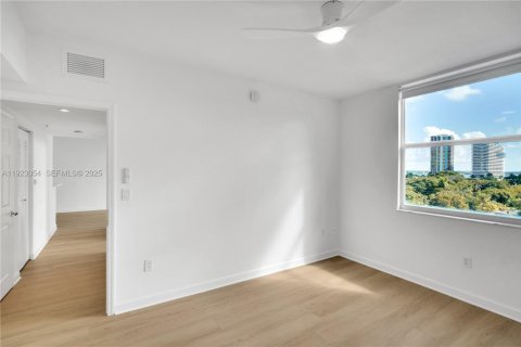 Condo in Miami, Florida, 2 bedrooms  № 1982701 - photo 22