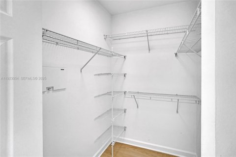 Condo in Miami, Florida, 2 bedrooms  № 1982701 - photo 25