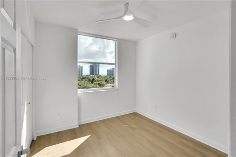 Condo in Miami, Florida, 2 bedrooms  № 1982701 - photo 14