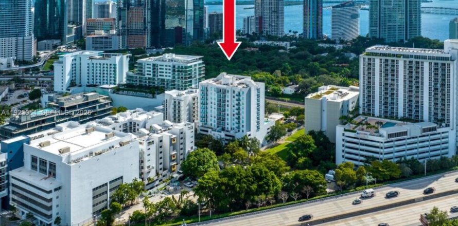 Condo in Miami, Florida, 2 bedrooms  № 1982701