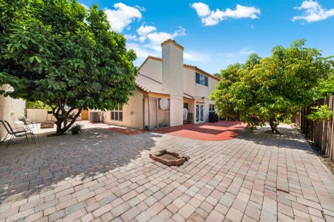 House in Miami, Florida 4 bedrooms, 248.14 sq.m. № 2086363 - photo 25