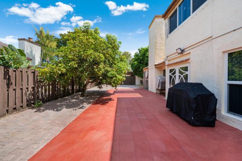 House in Miami, Florida 4 bedrooms, 248.14 sq.m. № 2086363 - photo 23