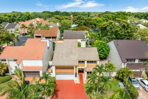House in Miami, Florida 4 bedrooms, 248.14 sq.m. № 2086363 - photo 28
