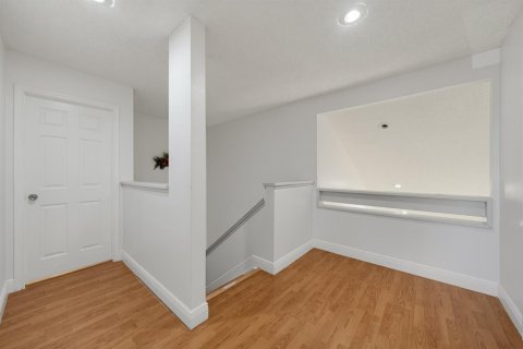 House in Miami, Florida 4 bedrooms, 248.14 sq.m. № 2086363 - photo 14