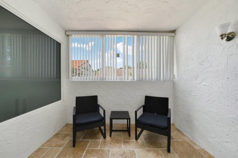 House in Miami, Florida 4 bedrooms, 248.14 sq.m. № 2086363 - photo 21