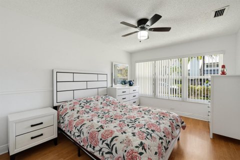 House in Miami, Florida 4 bedrooms, 248.14 sq.m. № 2086363 - photo 13