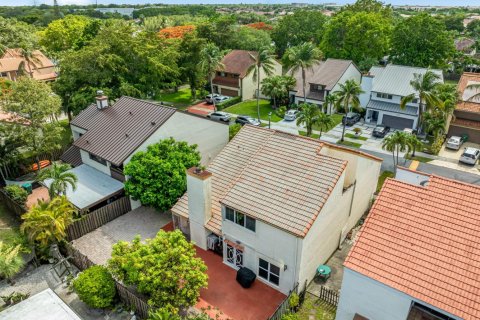 House in Miami, Florida 4 bedrooms, 248.14 sq.m. № 2086363 - photo 26