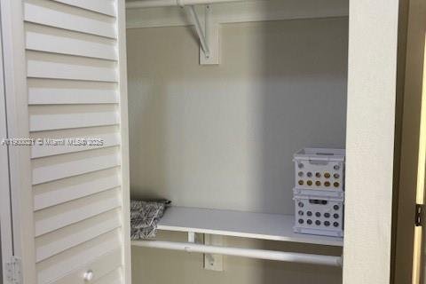 Commercial property in Miami, Florida 139.07 sq.m. № 1952629 - photo 9