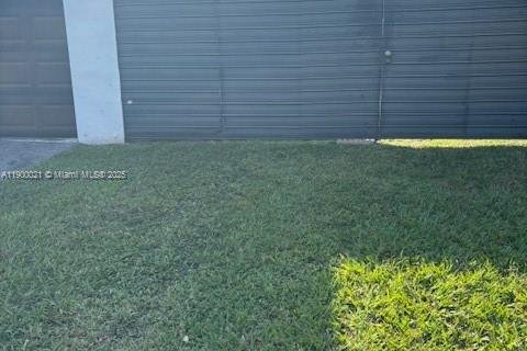Commercial property in Miami, Florida 139.07 sq.m. № 1952629 - photo 12