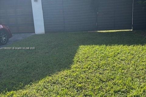 Commercial property in Miami, Florida 139.07 sq.m. № 1952629 - photo 1