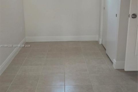 Villa ou maison à louer à Lauderhill, Floride: 3 chambres, 149.57 m2 № 2062273 - photo 14