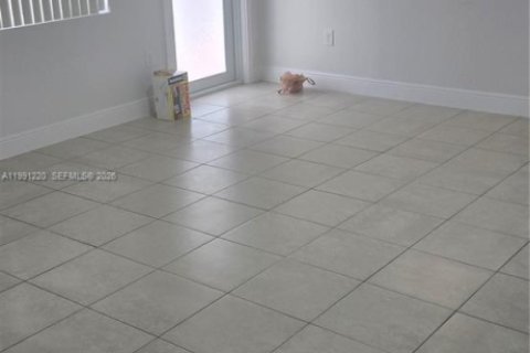 Villa ou maison à louer à Lauderhill, Floride: 3 chambres, 149.57 m2 № 2062273 - photo 13